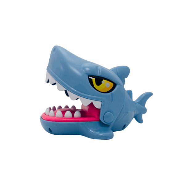 ¡Sharky Attack! Un juego de mesa interactivo donde evitas que un tiburón de plástico te muerda los dedos.